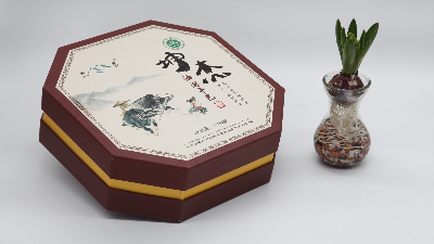 享受清真美味，引領(lǐng)世界食尚！坤杰牛干巴天地蓋禮盒定做